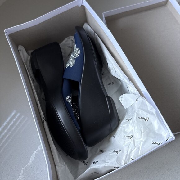 NEW IN BOX Onex Rory Sandals Size 8 Blue With Silver Rhinestones Slip On - Picture 9 of 10